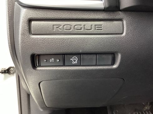 Used 2024 Nissan Rogue S FWD image 28