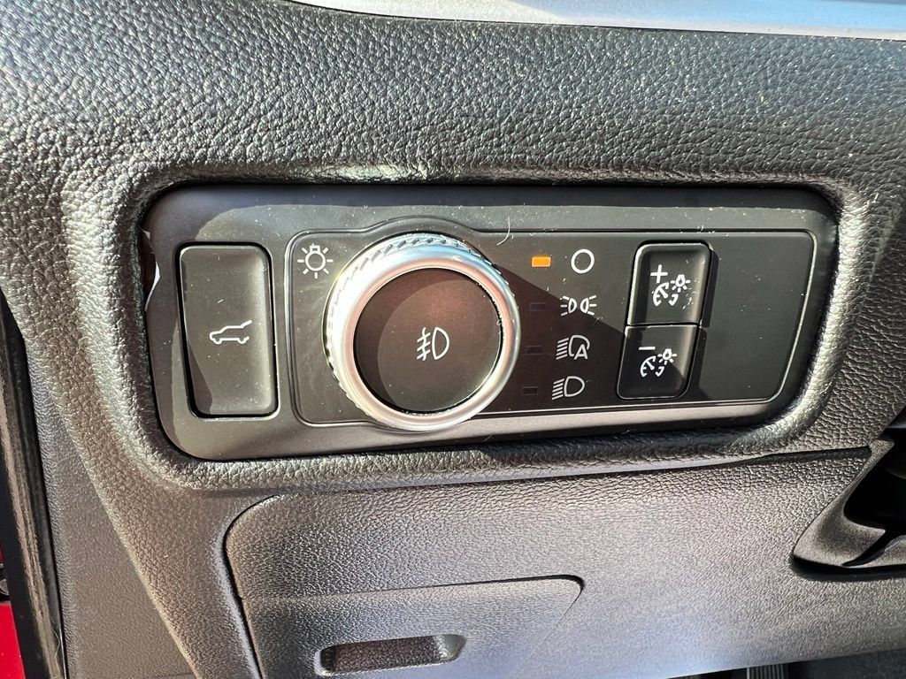 Used 2021 Ford Explorer XLT w/ Equipment Group 202A AWD/4WD image 36