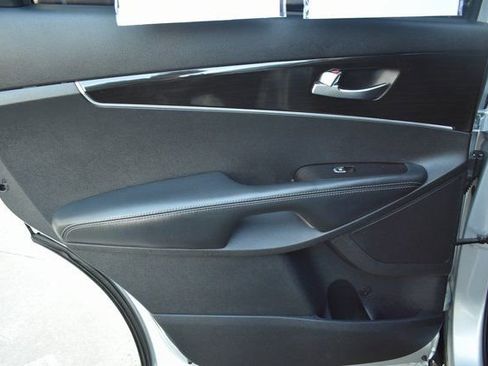 Used 2019 Kia Sorento LX image 30