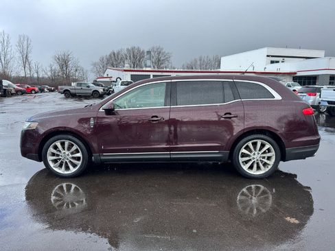 Used 2011 Lincoln MKT AWD w/ Elite Pkg image 2