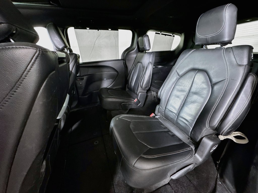 Used 2020 Chrysler Pacifica Touring-L Plus w/ Advanced Safetytec Group FWD image 24