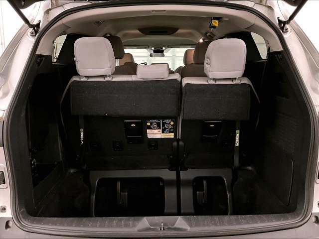 Used 2025 Toyota Sienna LE FWD image 34