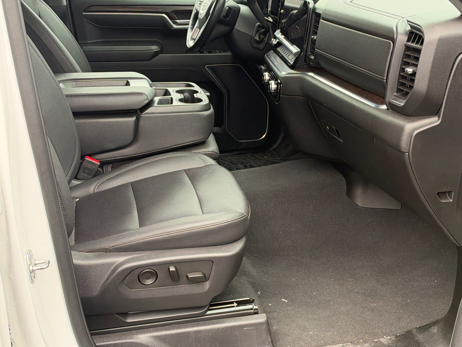 Used 2025 GMC Sierra 1500 SLT AWD/4WD image 13
