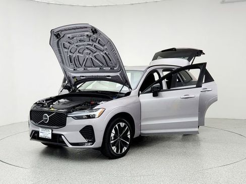New 2026 Volvo XC60 B5 Plus w/ Climate Package image 9