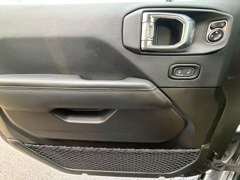 Certified 2025 Jeep Wrangler Unlimited Sahara image 30