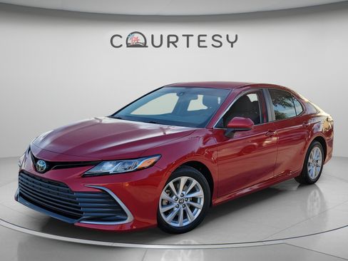 Used 2023 Toyota Camry LE FWD image 1