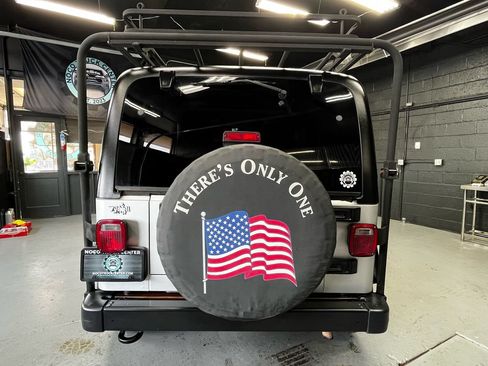 Used 2005 Jeep Wrangler Rubicon AWD/4WD image 4