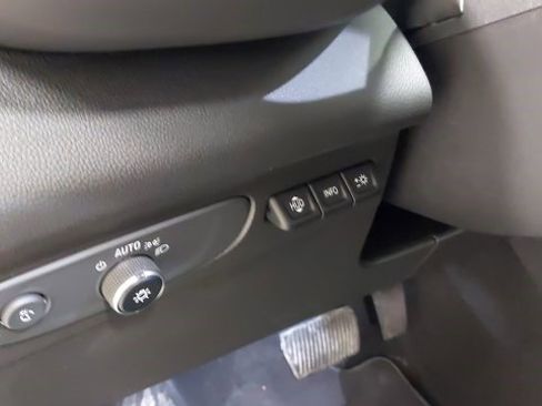 Certified 2021 Buick Envision Essence w/ Technology Package I image 28