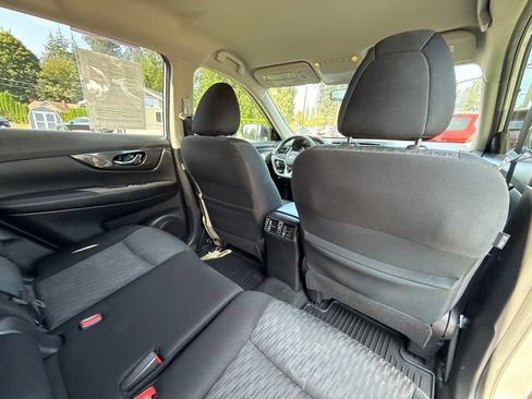 Used 2019 Nissan Rogue SV w/ Premium Package FWD image 18