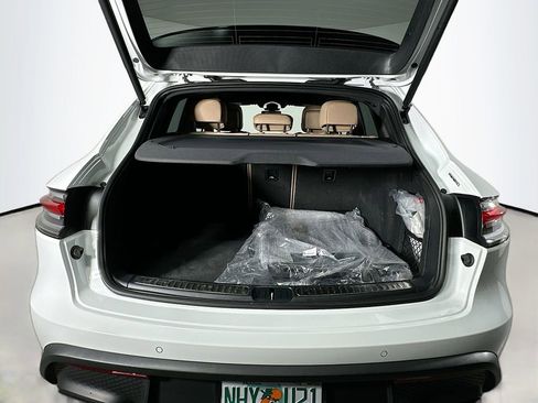 Used 2025 Porsche Macan image 28