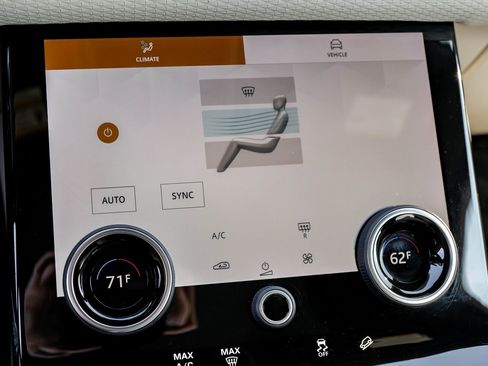 Used 2021 Land Rover Range Rover Velar R-Dynamic S image 31