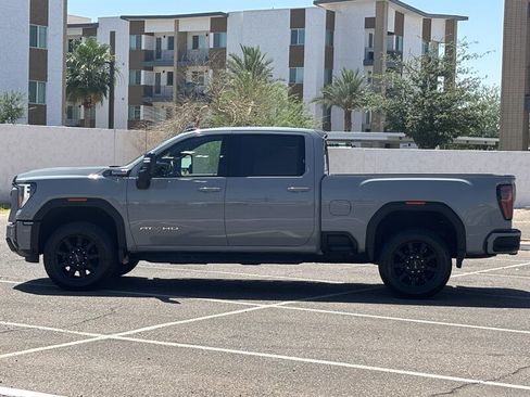 Used 2024 GMC Sierra 2500 AT4 w/ AT4 Preferred Package AWD/4WD image 8