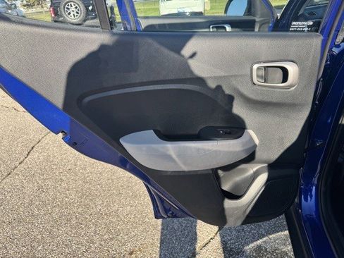 Used 2024 Hyundai Venue SEL image 24