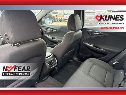 Used 2017 Chevrolet Malibu LT image 37