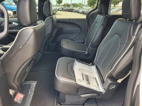 New 2026 Chrysler Pacifica Limited w/ S Appearance Package image 5