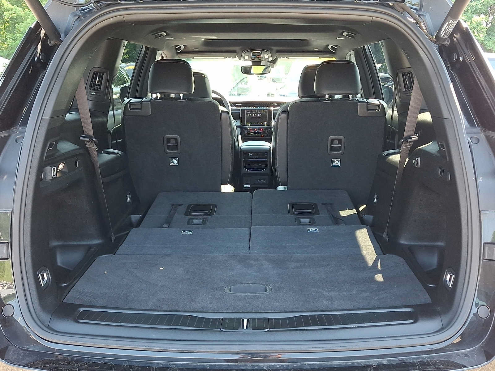 Used 2023 Jeep Grand Cherokee L Laredo AWD/4WD image 31