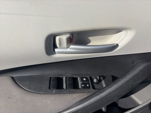Used 2020 Toyota Corolla LE image 14