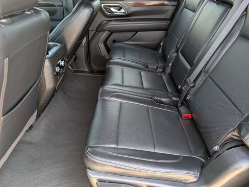 Used 2023 GMC Yukon XL SLE AWD/4WD image 18