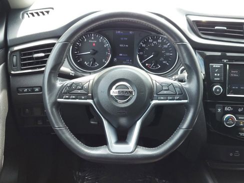 Used 2018 Nissan Rogue SV AWD/4WD image 12