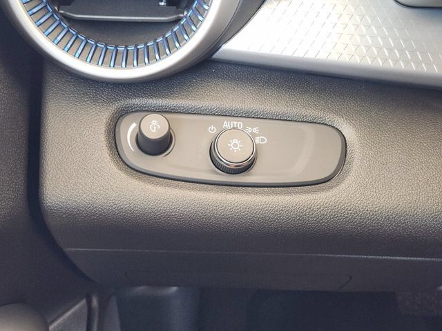 Used 2026 Chevrolet Trax LS FWD image 23