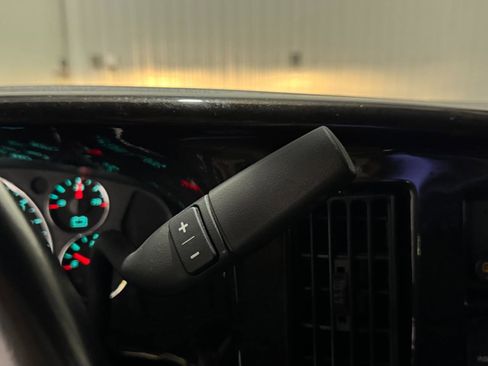 Used 2017 Chevrolet Express 2500 Extended RWD image 9