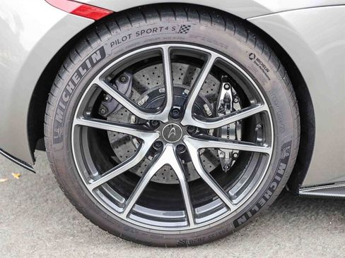 Used 2016 McLaren 570S Coupe RWD image 16