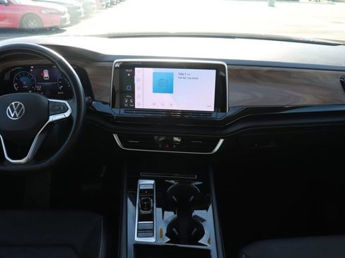 Used 2025 Volkswagen Atlas SE image 14