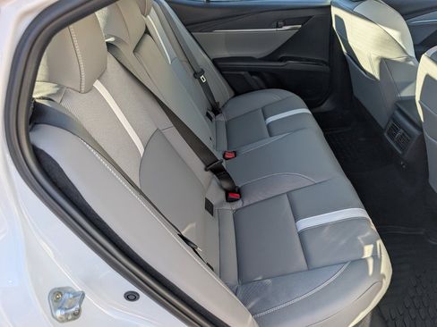 Used 2026 Toyota Camry SE image 5