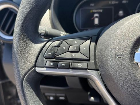 Used 2018 Nissan Kicks SV FWD image 17