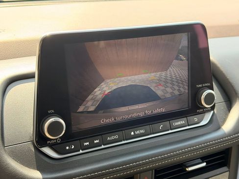 Used 2023 Nissan Rogue SV FWD image 8