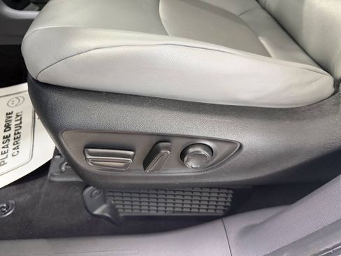 Used 2024 Toyota Sienna XLE AWD/4WD image 21