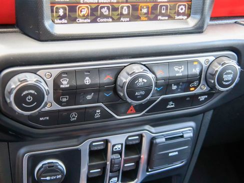 Used 2023 Jeep Gladiator Rubicon w/ Cold Weather Group AWD/4WD image 16