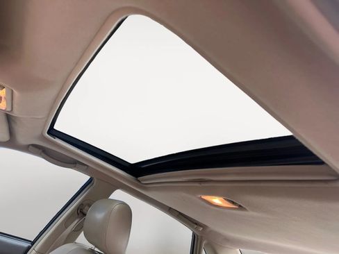 Used 2001 Toyota Avalon XLS image 14