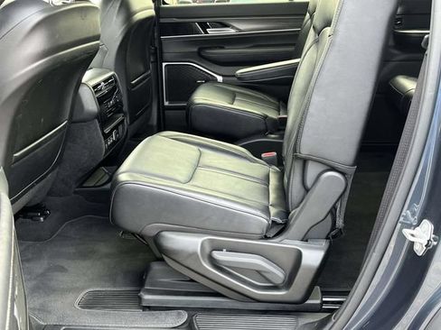 Used 2024 Jeep Wagoneer Series II AWD/4WD image 15
