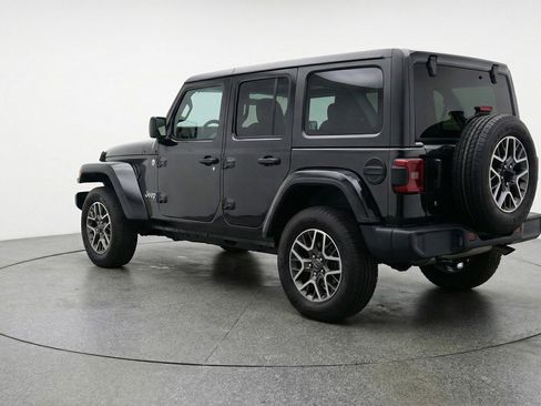 Used 2025 Jeep Wrangler Sahara image 6