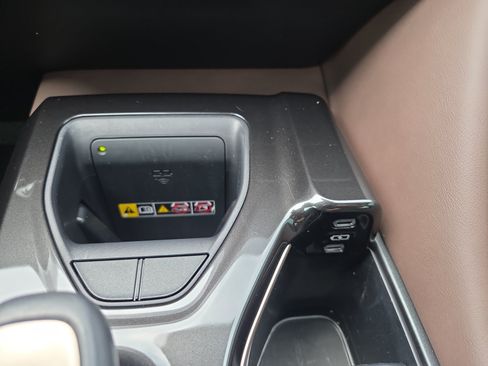 Used 2024 Toyota Crown AWD/4WD image 15