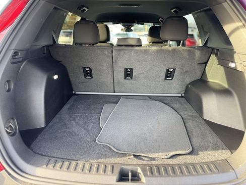 Used 2025 GMC Terrain Elevation image 5