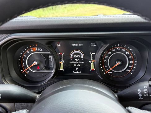 Used 2025 Jeep Wrangler Unlimited Rubicon AWD/4WD image 27