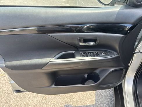 Used 2020 Mitsubishi Outlander ES FWD image 15