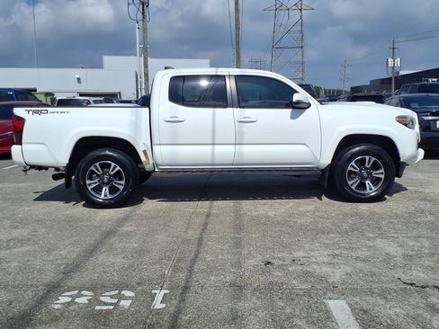 Used 2018 Toyota Tacoma TRD Sport w/ Technology Package RWD image 25