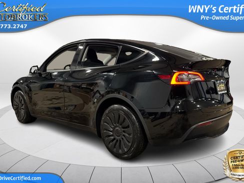 Used 2020 Tesla Model Y Long Range image 8