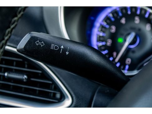 Used 2020 Chrysler Pacifica Touring-L w/ Advanced Safetytec Group image 28