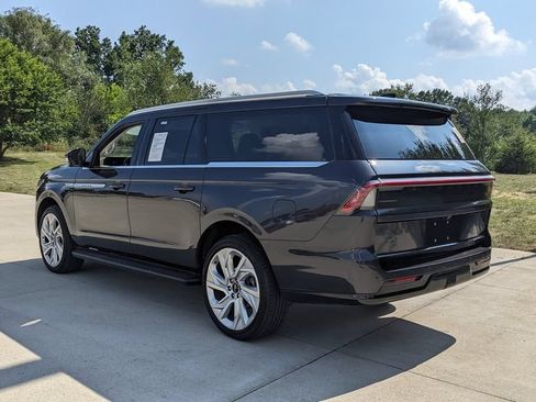 Used 2026 Lincoln Navigator L Premier AWD/4WD image 5