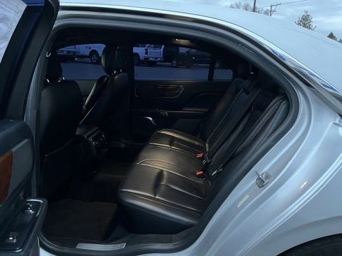 Used 2018 Lincoln Continental Premiere image 26
