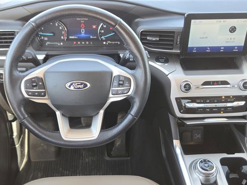 Used 2022 Ford Explorer XLT w/ Equipment Group 202A image 24
