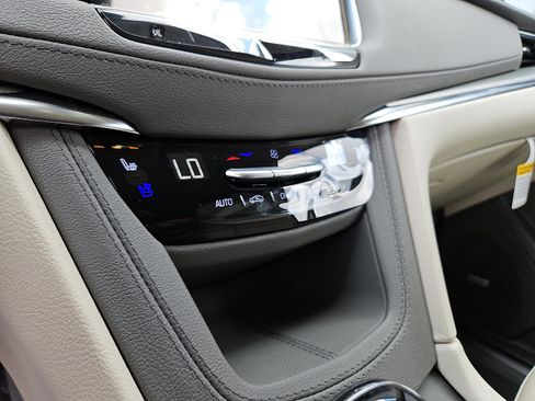 New 2025 Cadillac XT5 Premium Luxury w/ LPO, Floor Liner Package image 17