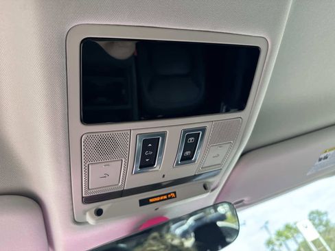 Used 2023 Land Rover Defender 110 S image 33