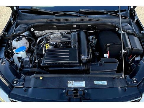 Used 2017 Volkswagen Jetta SE image 28