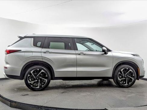 Used 2024 Mitsubishi Outlander SE image 9