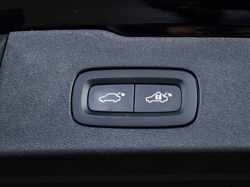 Certified 2024 Volvo V60 B5 Cross Country Plus image 33